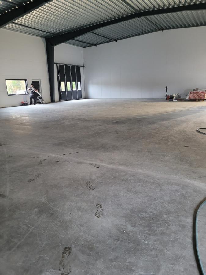 Golv innan behandling med ConcreteDensifier ns och ConcreteShield ns